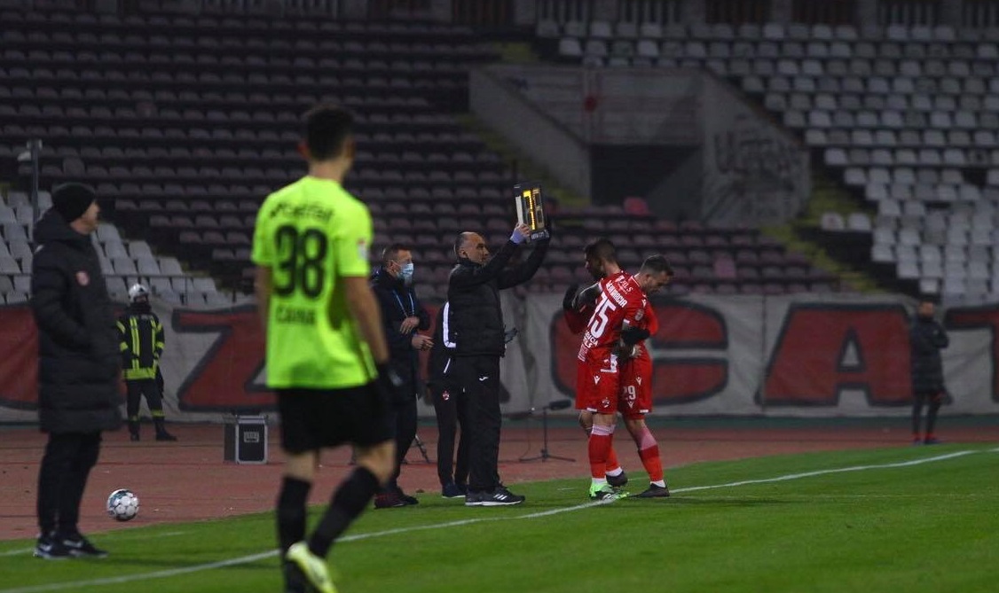 FRF modifică Regula U21! Echipele nu vor mai avea doi juniori pe teren, dar vor fi taxate: „Se introduce o amendă de 100 de mii de lei și le poate fi refuzată licența de Liga 1” | VIDEO