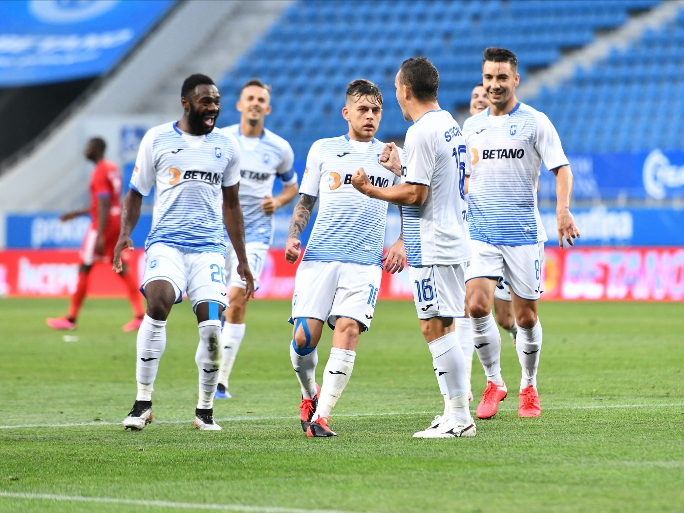 Probleme la Universitatea Craiova după eșecul cu FCSB! Unul dintre cei mai experimentați jucători este supărat că nu joacă și vrea să plece