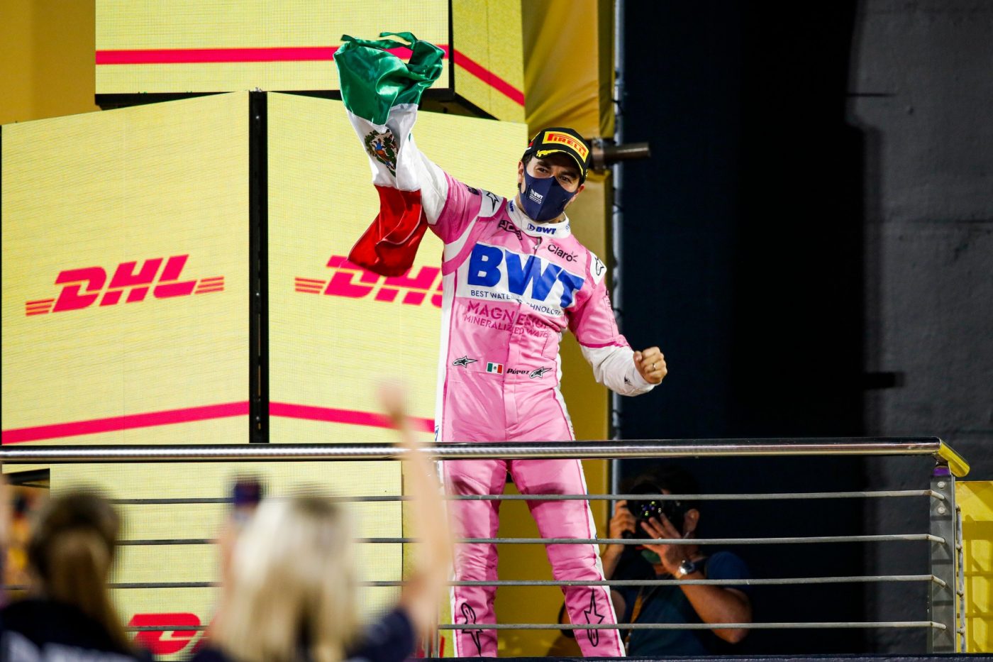 Sergio Perez, prima victorie din carieră în Formula 1! Înlocuitorul lui Hamilton, succes refuzat de mecanici în Bahrain | VIDEO