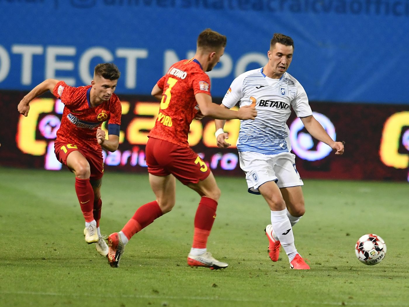 Scandal la Craiova înaintea partidei cu FCSB! Alexandru Mateiu a fost exclus din lot. Care a fost motivul disputei cu antrenorul Corneliu Papură