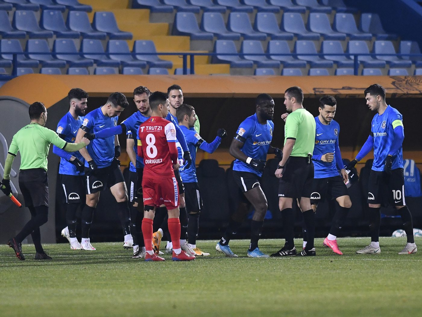 Vestea care-l va scoare din sărite pe Mihai Rotaru! Derby-ul Craiovei va fi arbitrat duminică de un moldovean care nu are ecuson FIFA. „E inadmisibil” | EXCLUSIV