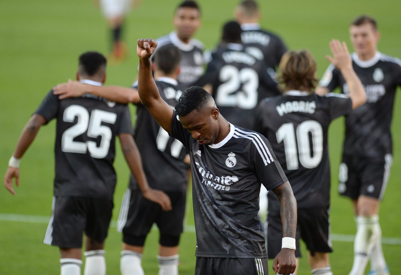 Zinedine Zidane, salvat de Vinicius în derby-ul cu Sevilla! Golul brazilianului o menține pe Real Madrid în cursa pentru titlu în La Liga