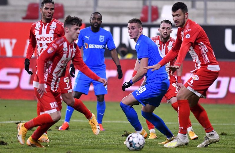 Benga, la a doua eliminare din carieră și tot prin decizia lui Marius Avram: „Nu era de roșu, am urmărit doar mingea!” Cum a comentat Balint arbitrajul din UTA – U Craiova?
