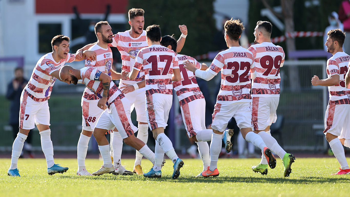Rapid a încheiat licitația cu tricourile speciale utilizate în derby-ul cu ASU Poli. Suma strânsă va fi donată către ”Salvați Copiii” Timișoara. Un suporter a câștigat cinci tricouri, printre care și pe cel mai scump, al lui Ionuț Voicu