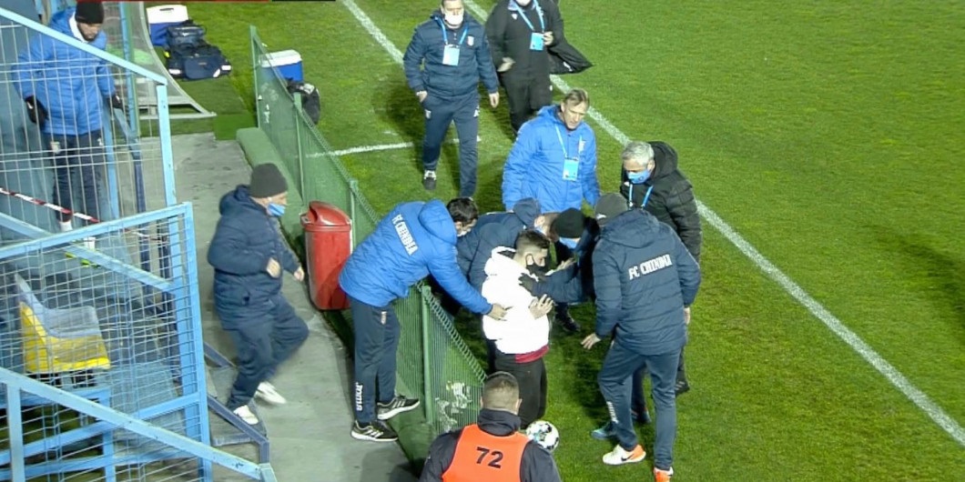 Momente de panică la meciul FC Voluntari – Chindia Târgoviște. Un copil de mingi a leșinat și ambulanța a intrat urgent pe teren
