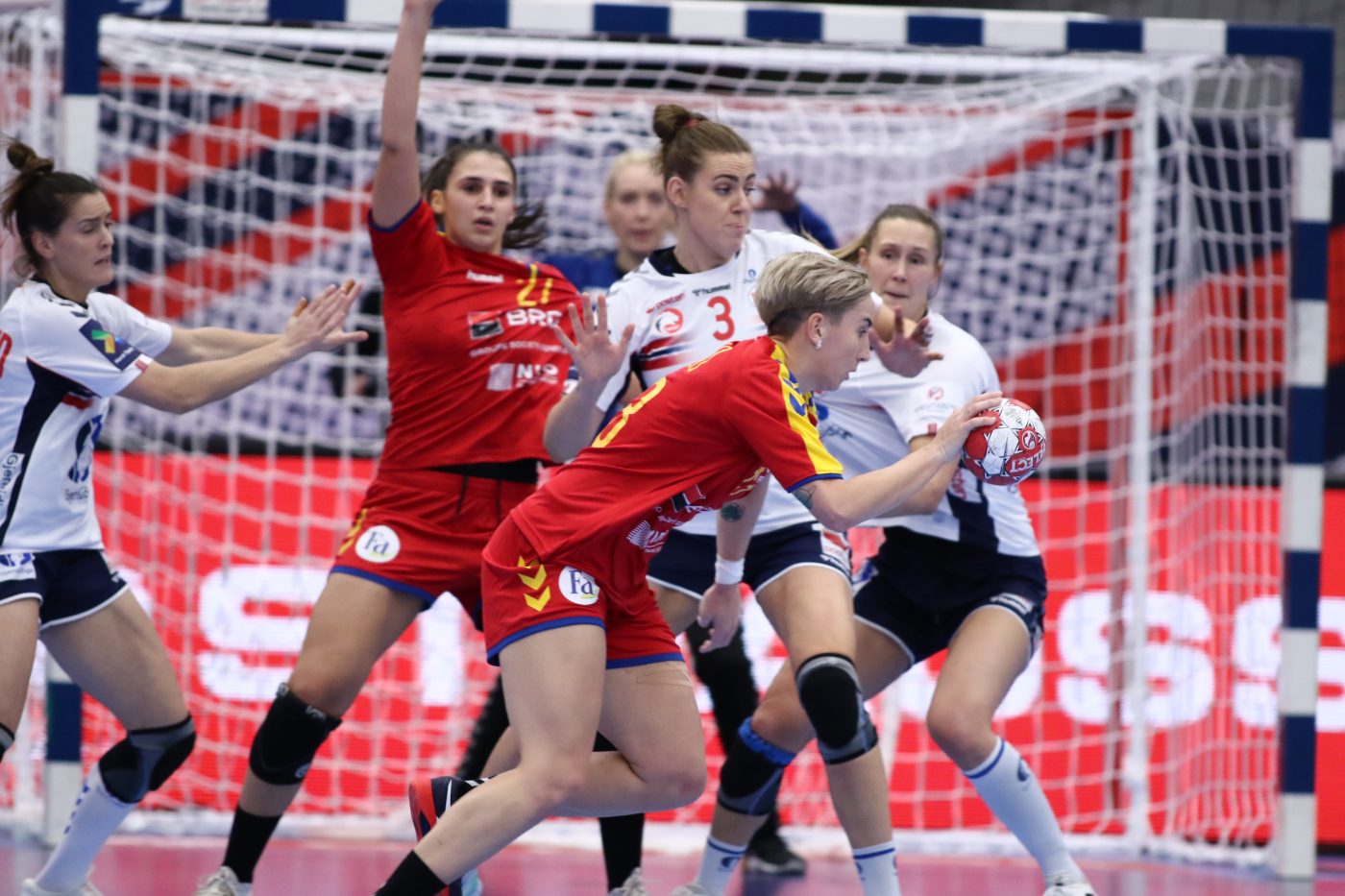 Cristina Laslo, joker pentru echipa României. Posturile pe care nu ar putea juca niciodată la națională + Singura șansă a tricolorelor de a conta în lupta pentru primele locuri în Main Round la Euro 2020
