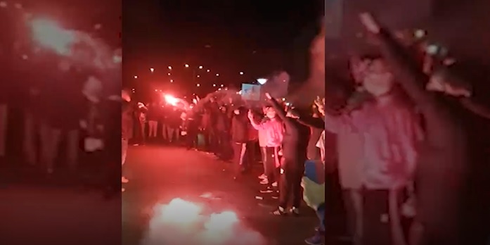 Fanii lui Dinamo au pornit „revoluția” și la Pitești. Suporterii i-au încurajat pe jucători înaintea partidei cu FC Argeș, primul meci după plecarea lui Cosmin Contra | VIDEO