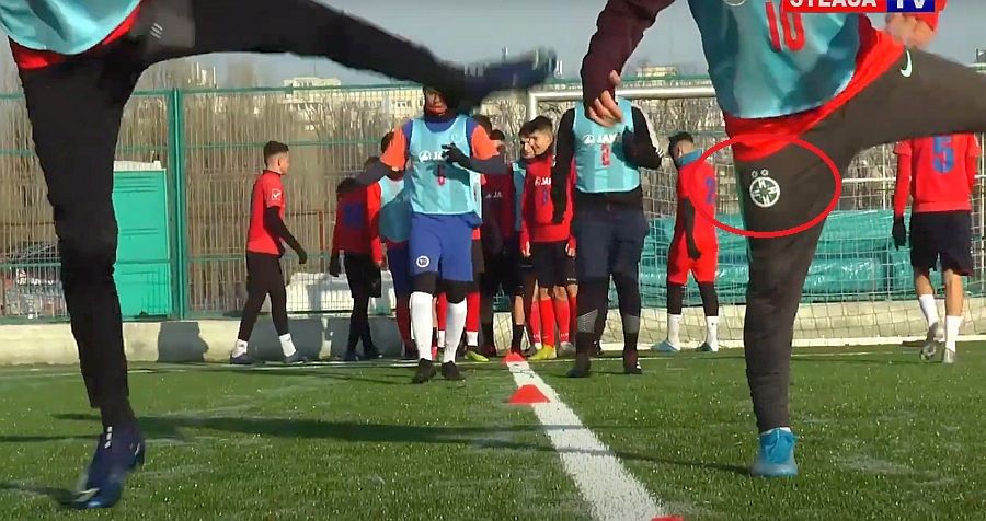 Gafă uriașă la un antrenament al juniorilor de la CSA Steaua! Un puști a venit cu echipamentul rivalei FCSB | FOTO