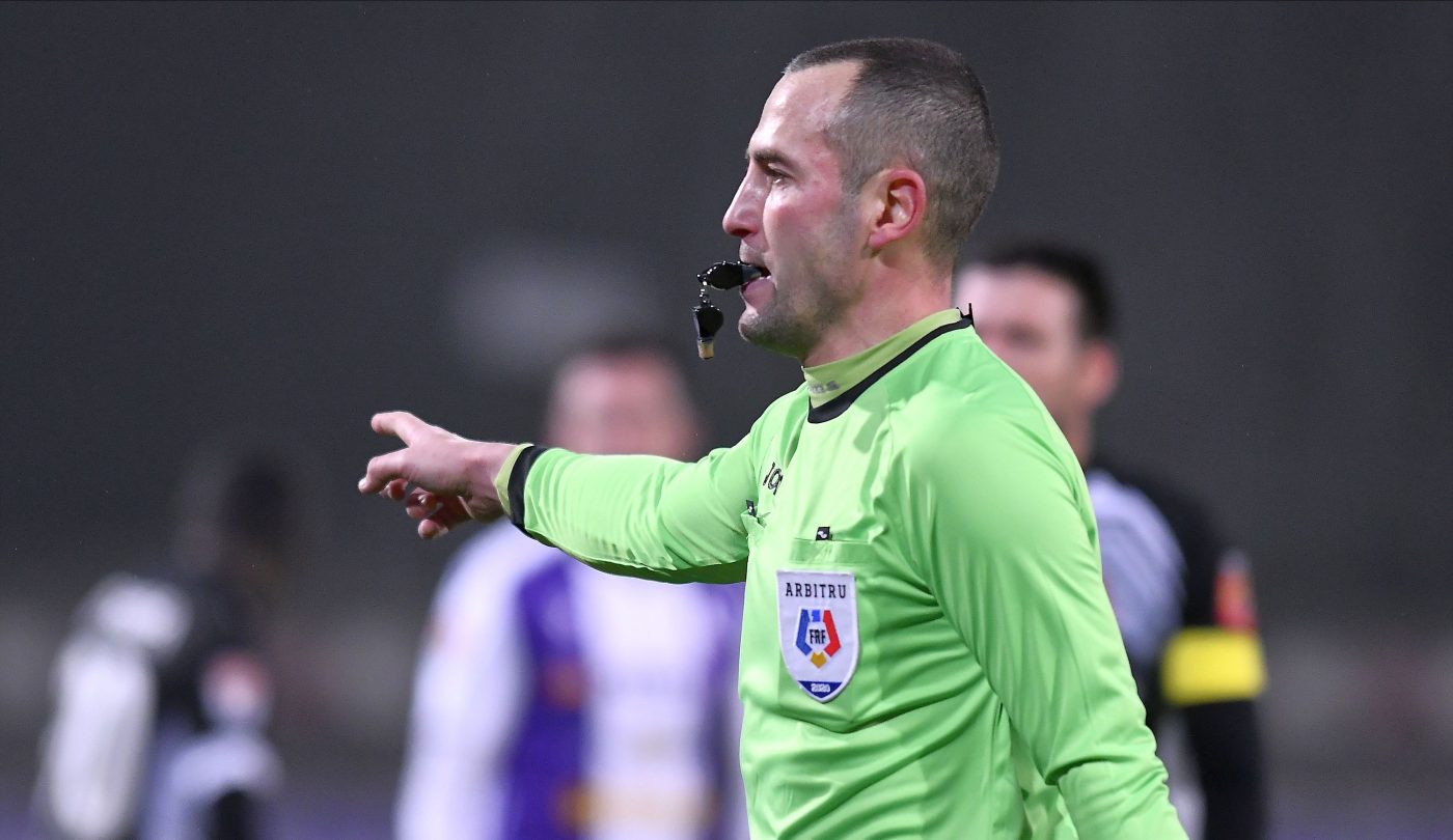 Arbitrul meciului FC Argeș – Hermannstadt i-a bătut obrazul portarului piteștenilor: „Se aude tot!”. Ce l-a supărat pe Ionuț Coza