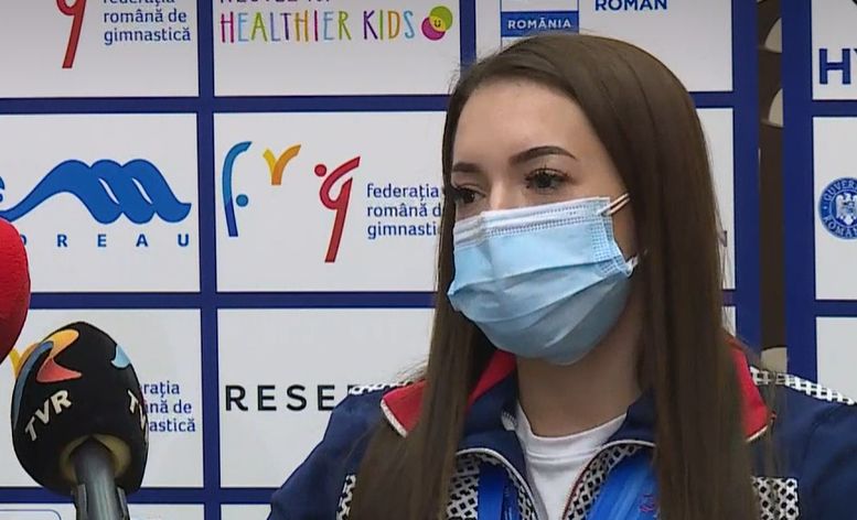 Larisa Iordache a adus medaliile în țară! Delegația de gimnastică a fost primită cum se cuvine: „Este emoționant pentru mine să fiu aici!”