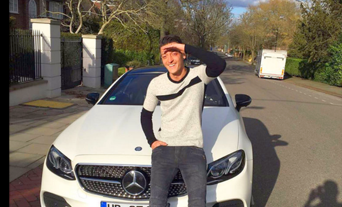 Mesut Ozil a scăpat doar cu o amendă, după ce a „zburat” cu 160 de km/h: „Drum pustiu, mi-am pierdut concentrarea. Nu am avut mașini cu viteza în mile”