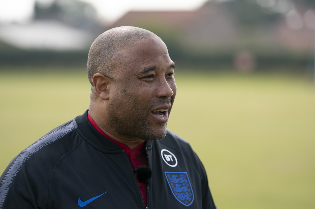 John Barnes îl apără pe Sebastian Colțescu, după scandalul de la Paris. „Dacă acesta este cuvântul românesc pentru negru, ce nu e în regulă?”