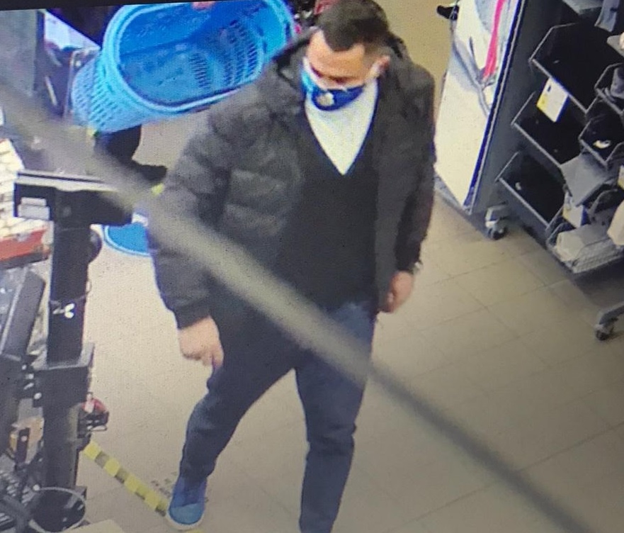 Caz uluitor! „Țeapă” pe o sumă ridicolă dată de ofițerul de securitate de la Pandurii magazinului Decathlon din Târgu Jiu! Schema „Geaca”: „A venit Purcel și le-a luat fără să plătească” | EXCLUSIV