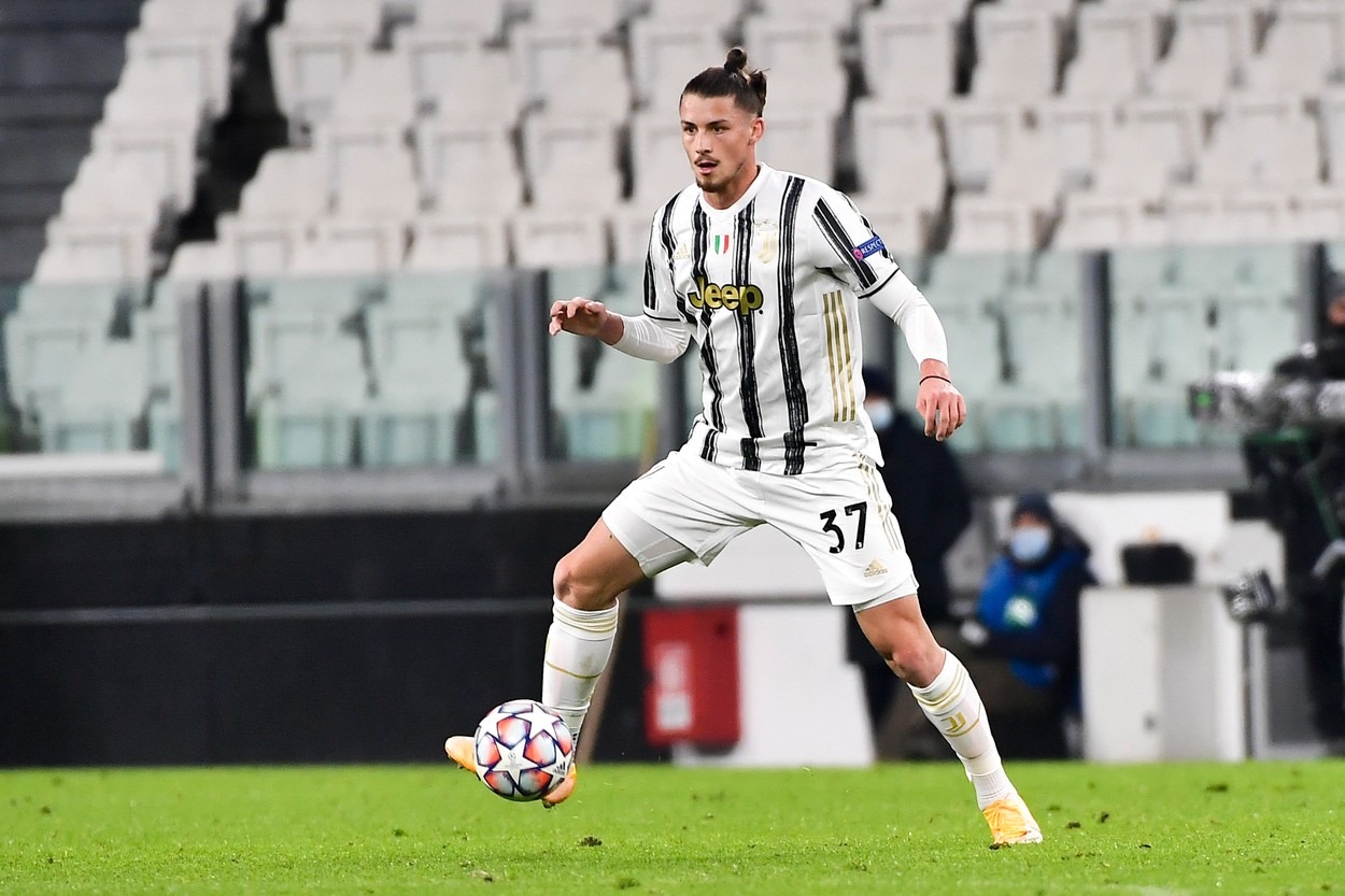 Radu Dragusin, historic debut at Juventus, under the eyes of Mircea  Lucescu! The Romanian, sent on the field by Andrea Pirlo in the victory  with Dinamo Kiev | VIDEO