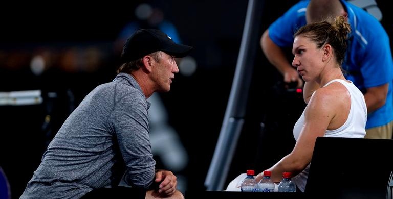 Simona Halep s-a enervat, iar Darren Cahill a taxat-o: „Poate că mă aflu la 14.298 de km distanţă, dar…” | VIDEO