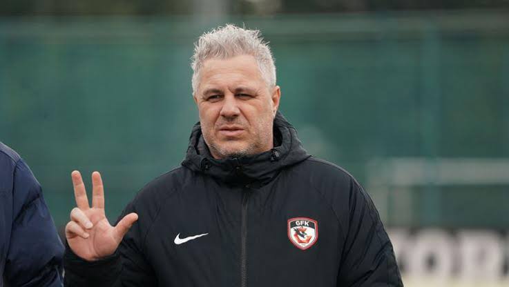 Marius Șumudică, primit regește de cei de la Istanbul BB: „Nu s-au comportat cu mine precum cu un român pe care au ciudă. Mi-au dat fructe, apă”