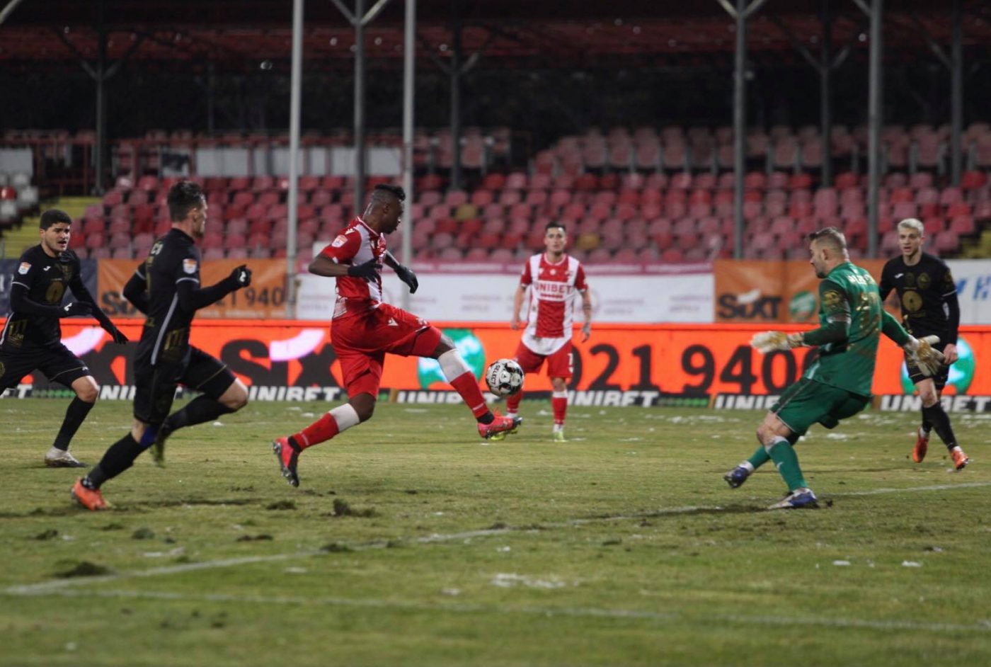 Dinamo – Gaz Metan 2-1, Live Video Online. „Câinii” trec în avantaj! Eroare mare de arbitraj a lui Marcel Bârsan