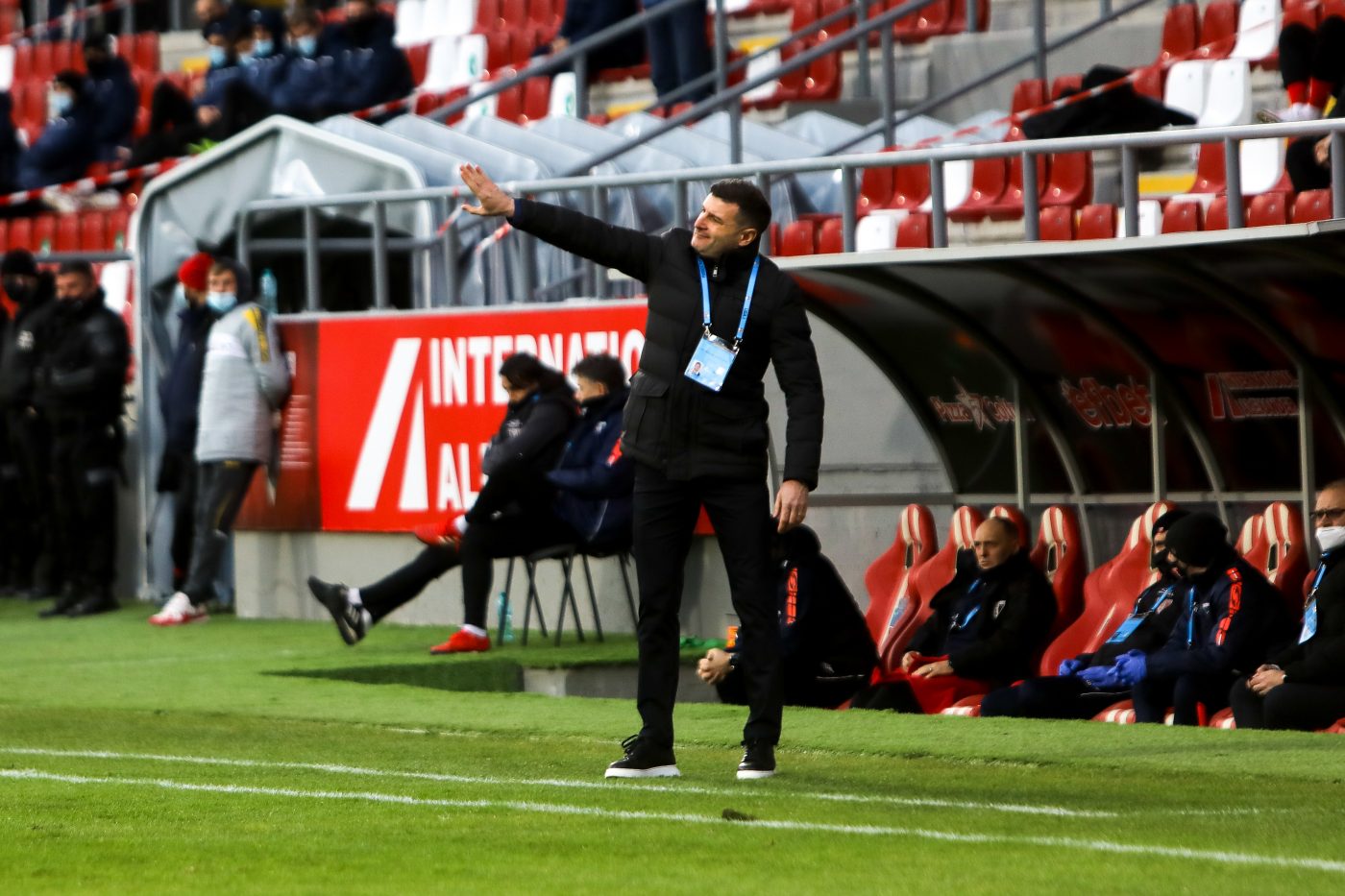 Laszlo Balint, furios după ce UTA a primit două goluri în ultimele patru minute ale meciului cu FC Argeș. „Situaţia devine îngrijorătoare”