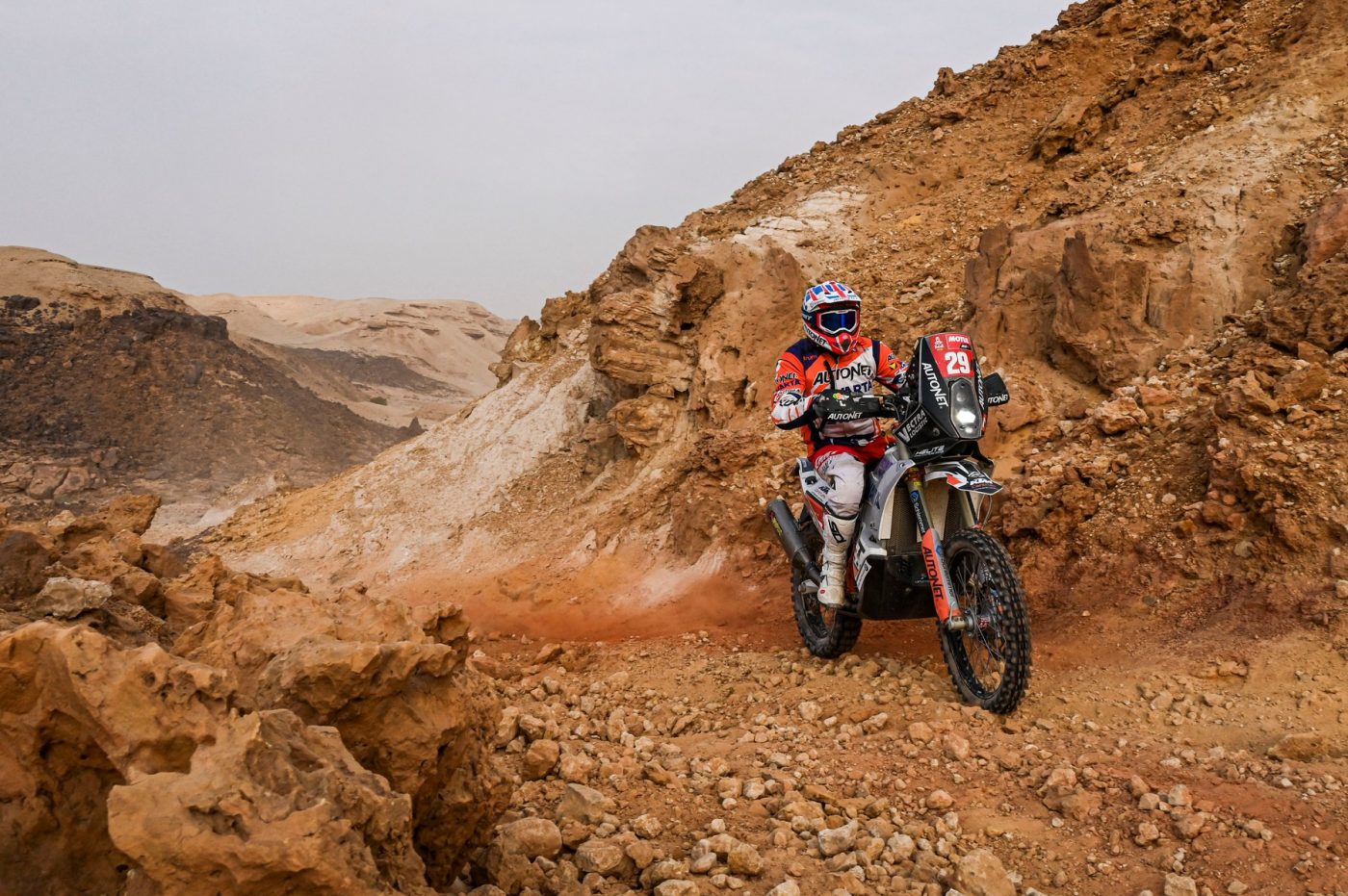 Emanuel Gyenes, a doua etapă la rând pe același loc în Raliul Dakar! Kevin Benavides, victorie după un accident spectaculos: „Am avut dureri mari!”