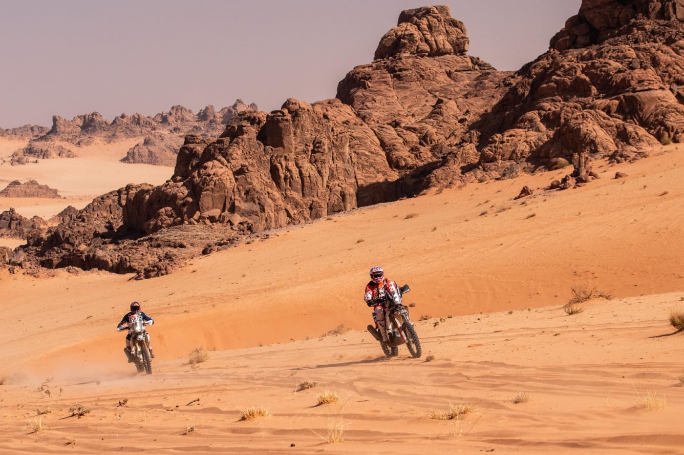 Emanuel Gyenes a prins una din cele mai bune zile în Raliul Dakar 2021. „Când ne-am apropiat de Neom, am simțit că ne întrecem pe Marte”