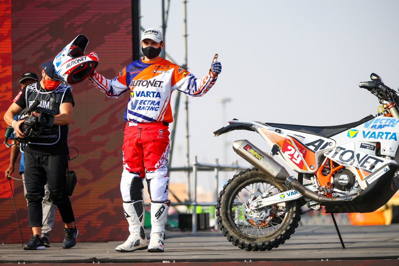 Emanuel Gyenes, debut în Raliul Dakar! Claudiu Barbu și Marius Lupu promit spectacol la clasa auto. Duminică este prima etapă. Programul complet
