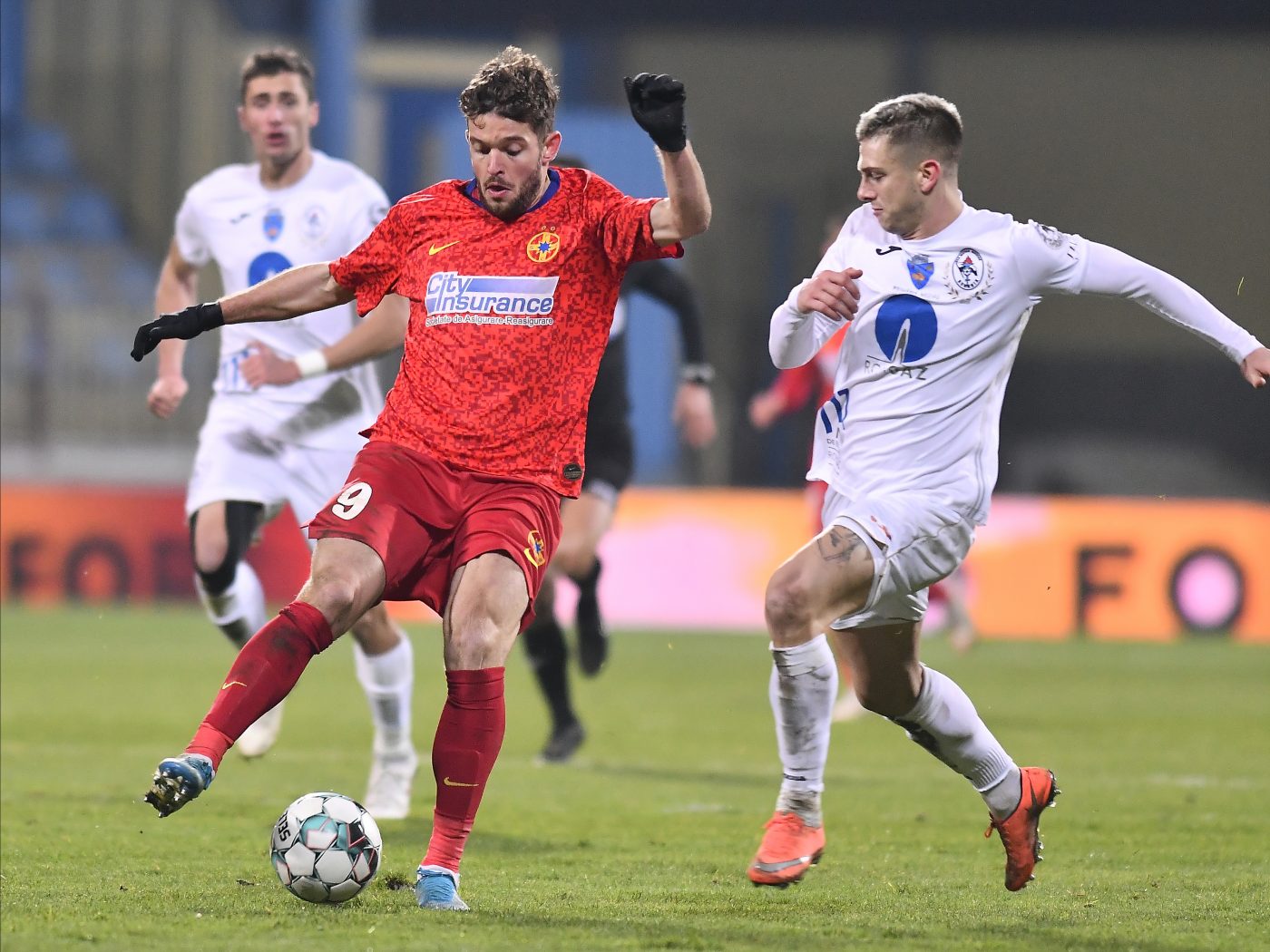 FCSB îi pregătește plecarea lui Sergiu Buș. O echipă din Liga 1 negociază transferul atacantului