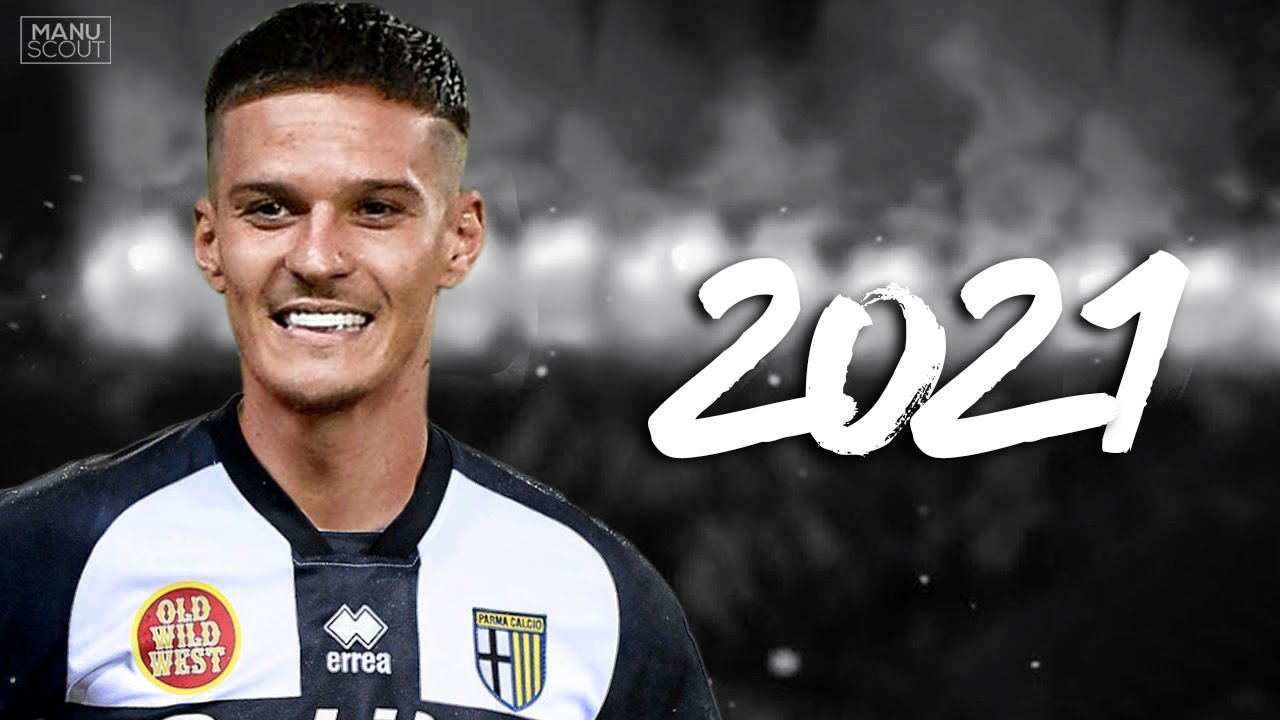 Cine transmite la TV meciul Napoli – Parma, primul al lui Dennis Man de la transferul în Serie A