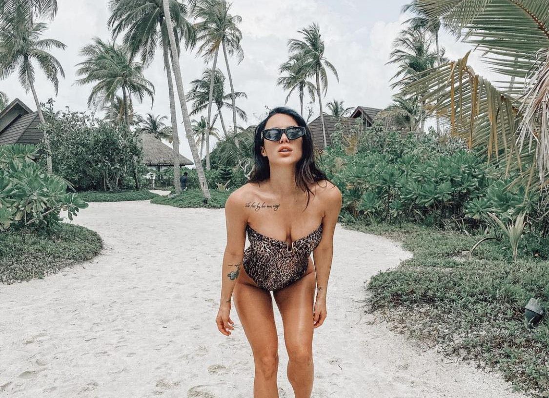 Ioana, soția lui Gabi Tamaș, a încins atmosfera în Maldive! Are 33 de ani, dar arată senzațional în costum de baie | GALERIE FOTO