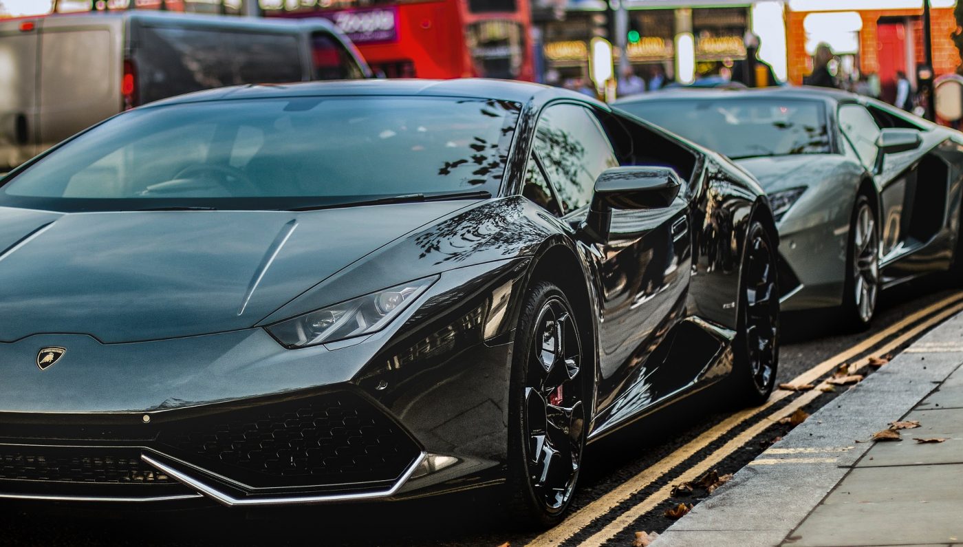 A făcut praf un Lamborghini de 230.000 de euro și acum a ajuns să plătească o sumă uriașă la asigurări! „Ieșea fum din mașină și am crezut că va exploda”