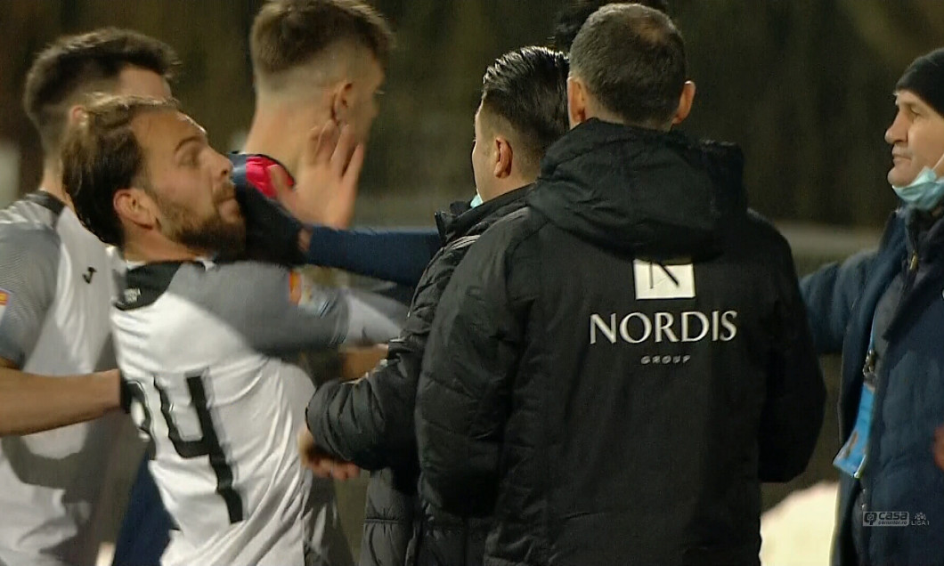 Scandal după Chindia – Academica Clinceni 2-1. „L-a făcut în toate felurile, s-a luat puțin și de nația lui!” | VIDEO