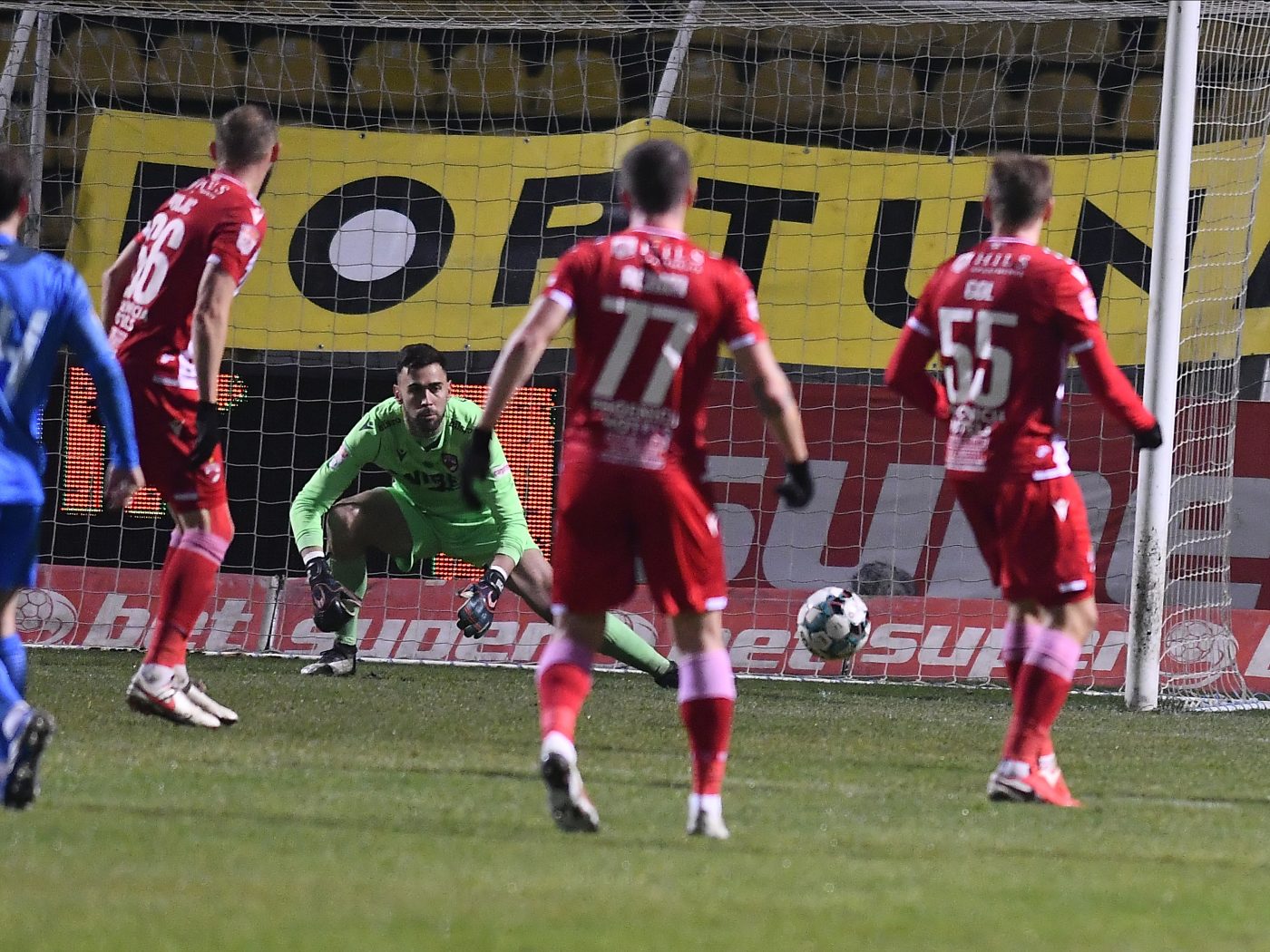 UTA – Dinamo 0-1. Sorescu deschide scorul la Arad! Echipele de start | Live Video Online
