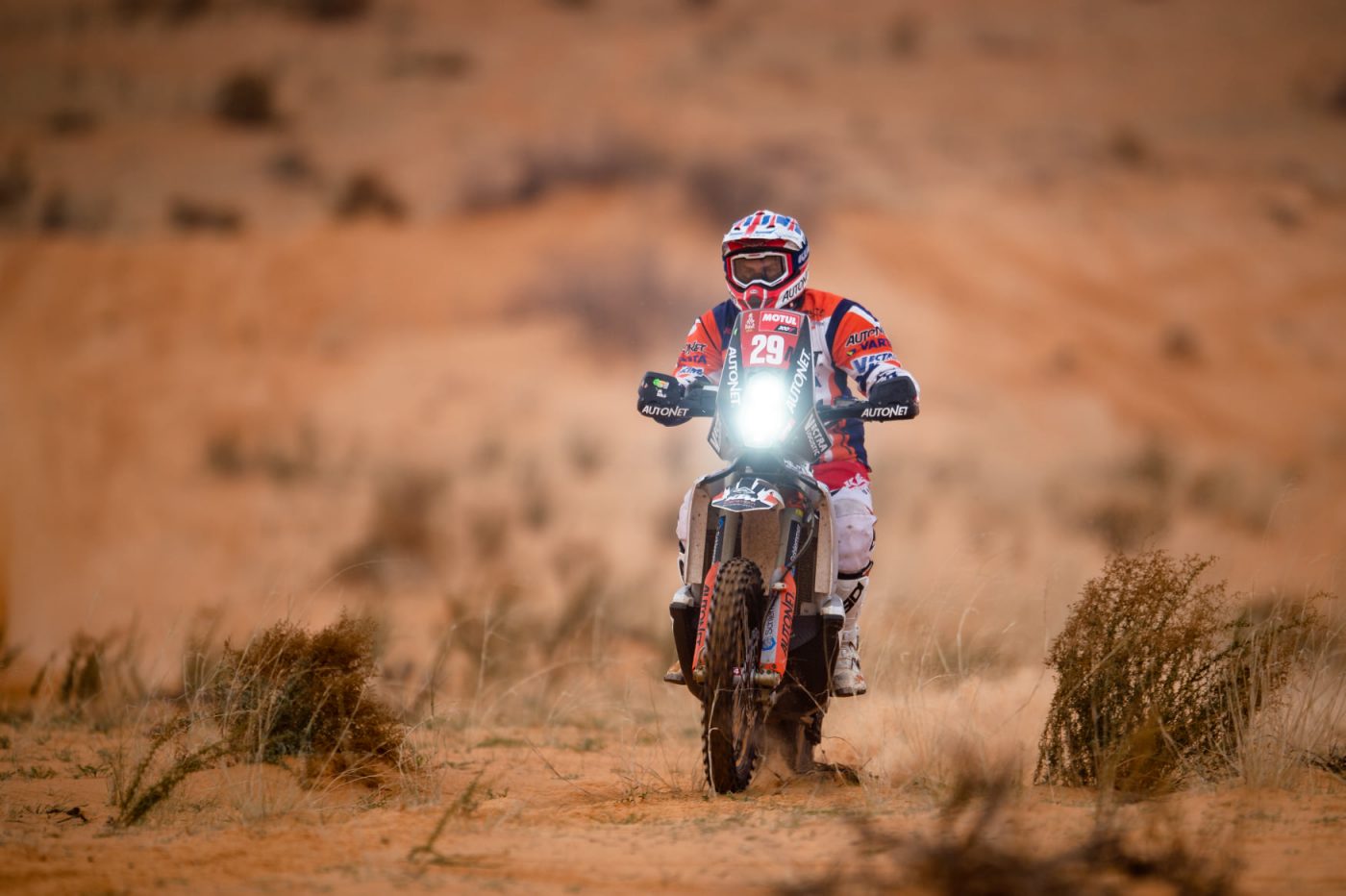 Cum arată pneurile motocicletei lui Emanuel Gyenes după o etapă dură în Raliul Dakar 2021. Sătmăreanul s-a clasat pe locul 35 la sfârșitul rundei a 7-a
