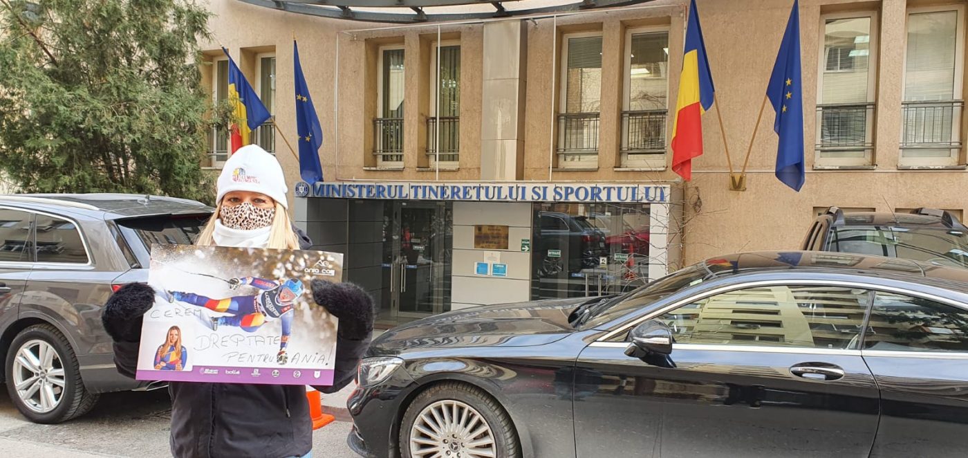 Scandal la Federațía Română de Schi! Protest inedit în fața Ministerului Tineretului și Sportului realizat de mama unei sportive de top