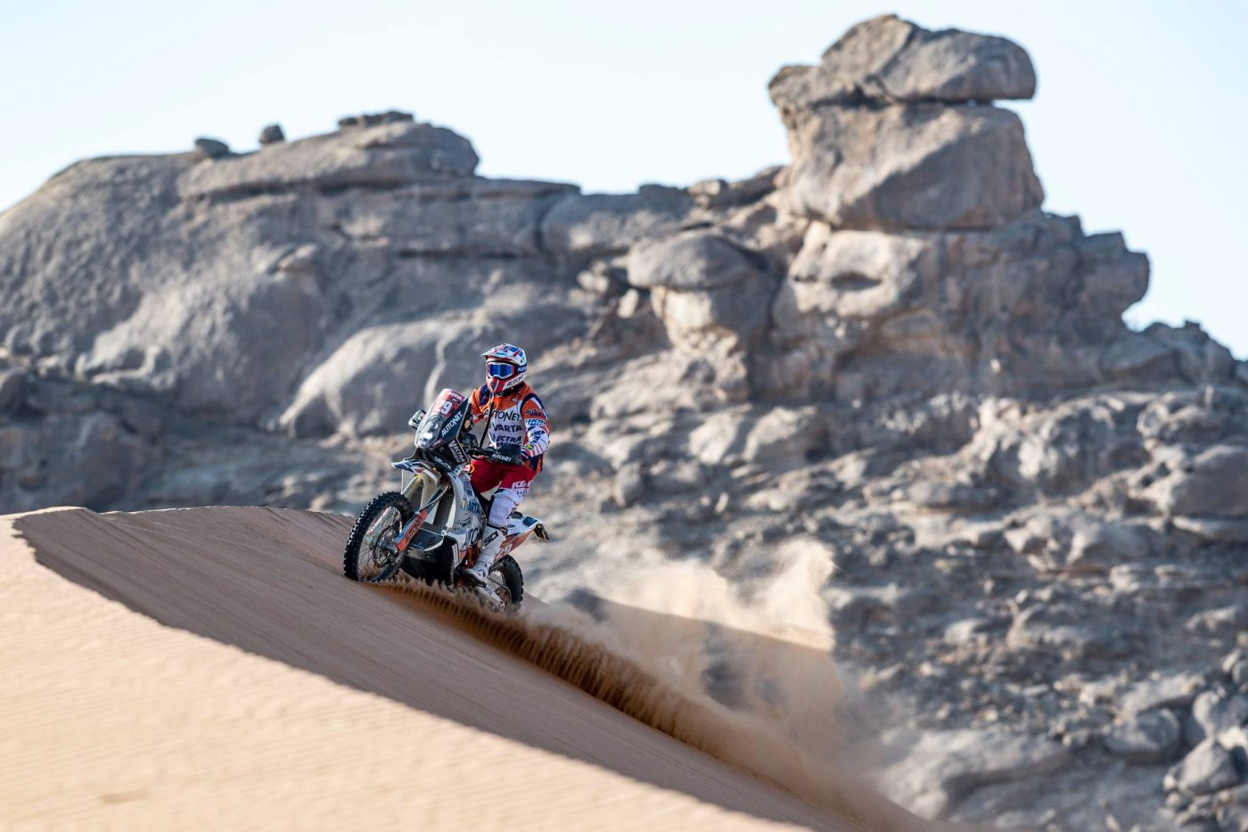 Emanuel Gyenes a terminat pe locul 35 etapa a 2-a în Raliul Dakar 2021. Sătmăreanul a urcat pe 32 la „general” și a rămas lider la secțiunea Malle Moto
