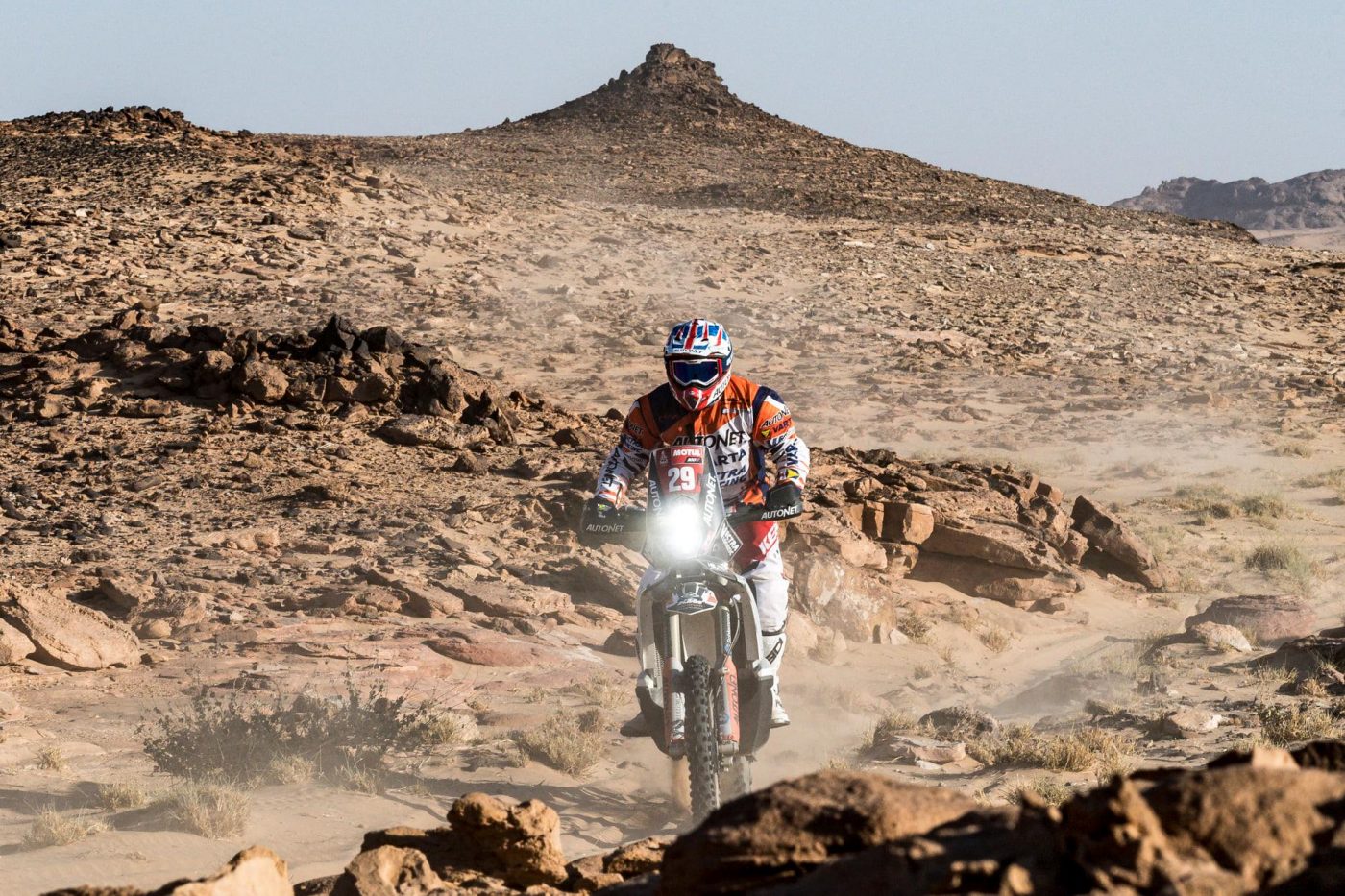 Emanuel Gyenes, prima zi cu probleme în Raliul Dakar 2021. Românul a încercat să limiteze pagubele în etapa a 3-a, dar la finalul zilei a pierdut șefia la clasa Malle Moto