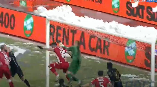 Încă o greșeală mare de arbitraj în Liga 1! Golul controversat marcat de Dinamo în meciul cu Gaz Metan Mediaș + Verdictul lui Ion Crăciunescu | FOTO