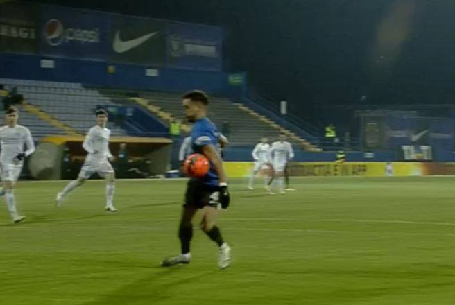 Istvan Kovacs a închis ochii la preluarea lui Dussaut! Florinel Coman și compania au cerut penalty | FOTO & VIDEO