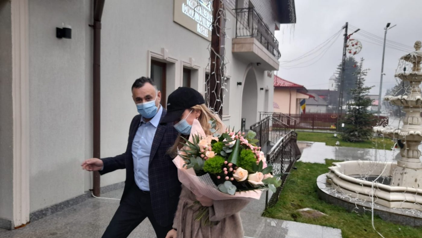 Simona Halep, vizită de afaceri într-o comună din România!? Primarul a așteptat-o cu flori, pâine și sare | GALERIE FOTO