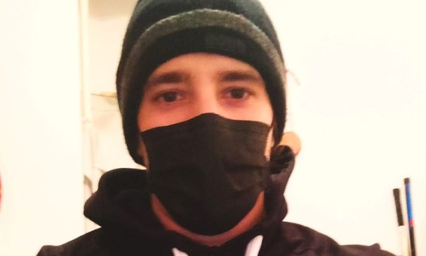 Povestea tânărului vândut de părinți cu 10.000 de dolari în Canada! S-a întors în România să joace fotbal, iar acum este hocheist la Sportul Studențesc | EXCLUSIV