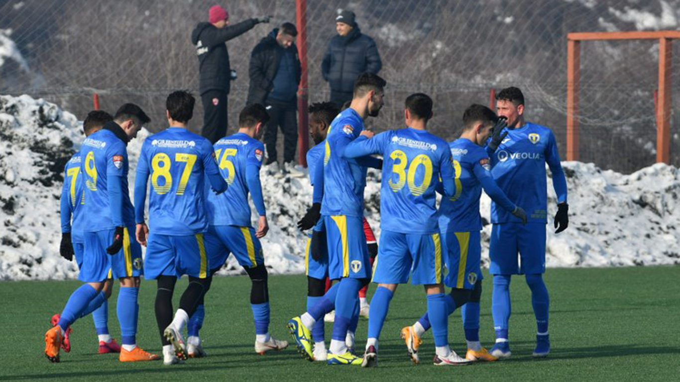 Petrolul – Poli Iași 1-0, Live Video Online, în optimile de finală ale Cupei României |  „Lupii galbeni” deschid scorul pe „Ilie Oană”