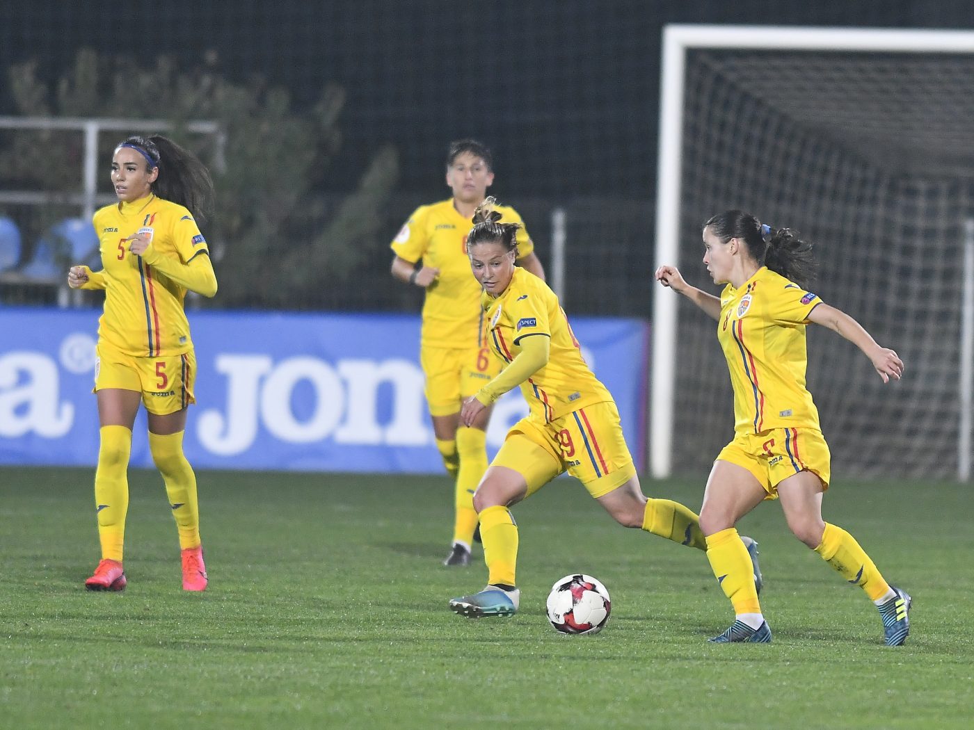 Momentul incredibil trăit de o fotbalistă din România! Ce a pus-o arbitra să facă pe teren: „Am jucat așa, ca Michael Jackson” | GALERIE FOTO