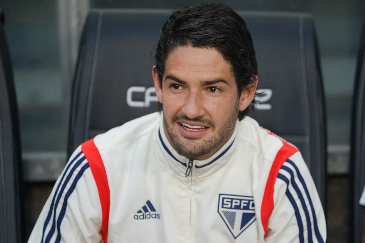 Alexandre Pato cere o vilă cu piscină privată și măsuri de securitate speciale pentru a semna cu clubul irakian de fotbal Al Diwaniya!