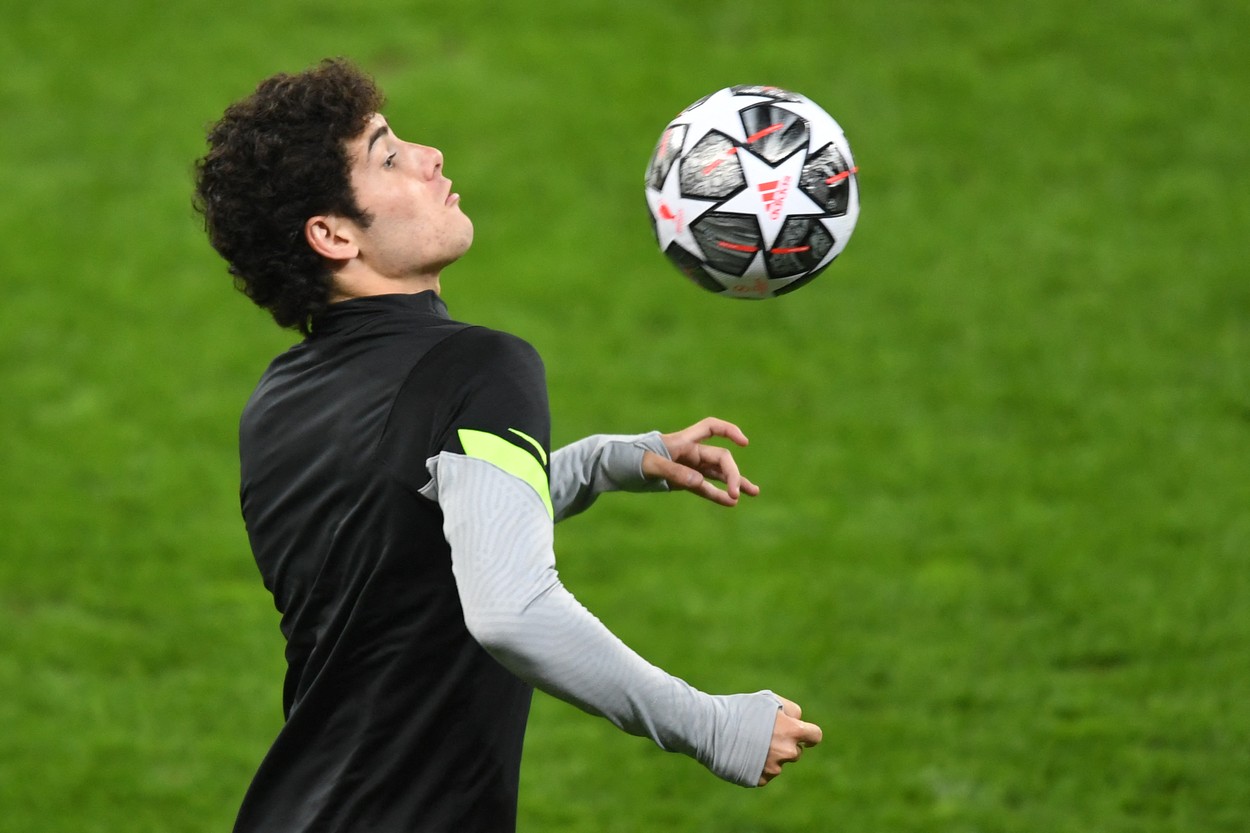 Jucătorii lui Diego Simeone, jonglerii pe Arena Națională! Cum au pregătit fotbaliștii lui Atletico Madrid duelul cu Chelsea din Champions League | VIDEO