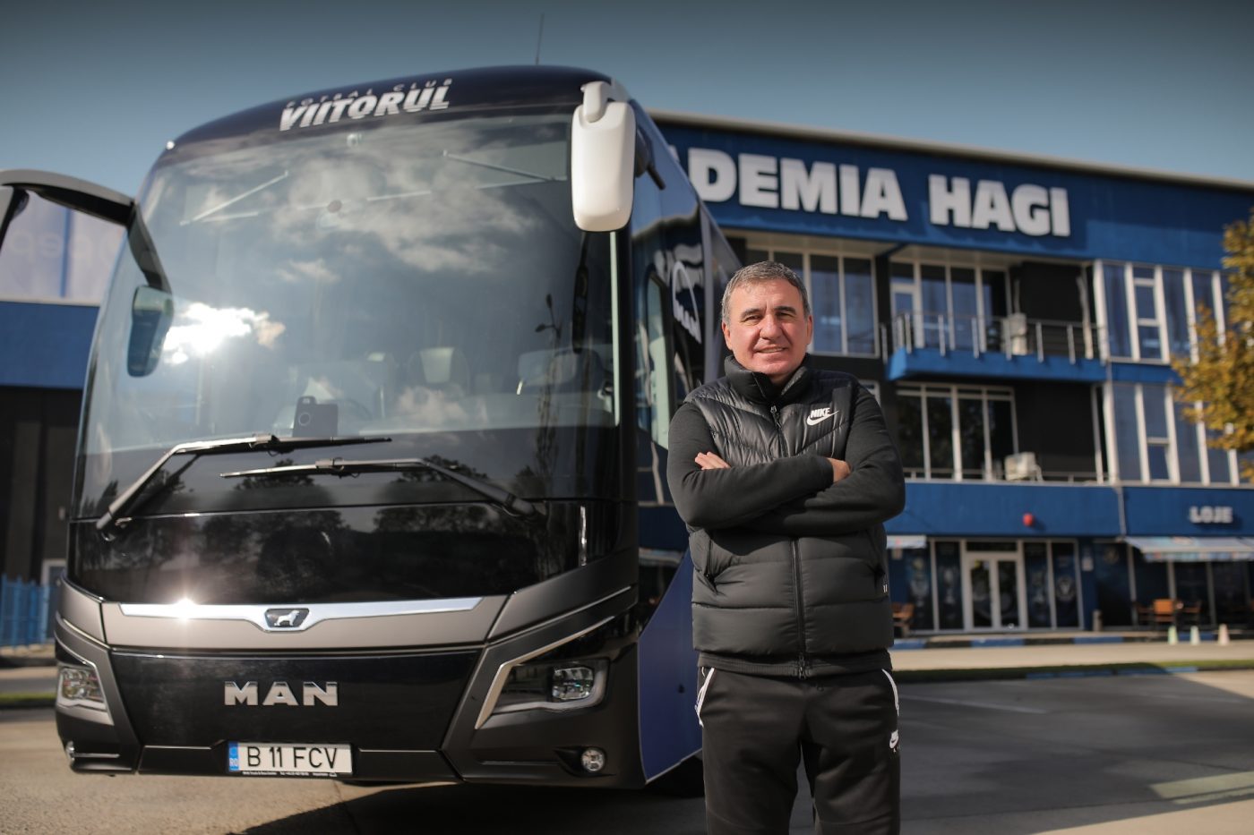 Viitorul Constanța, alături de Bayern Munchen și FC Barcelona: autocar de lux pentru echipa lui Mircea Rednic. Reacția lui Gică Hagi, după cadoul sponsorului | FOTO