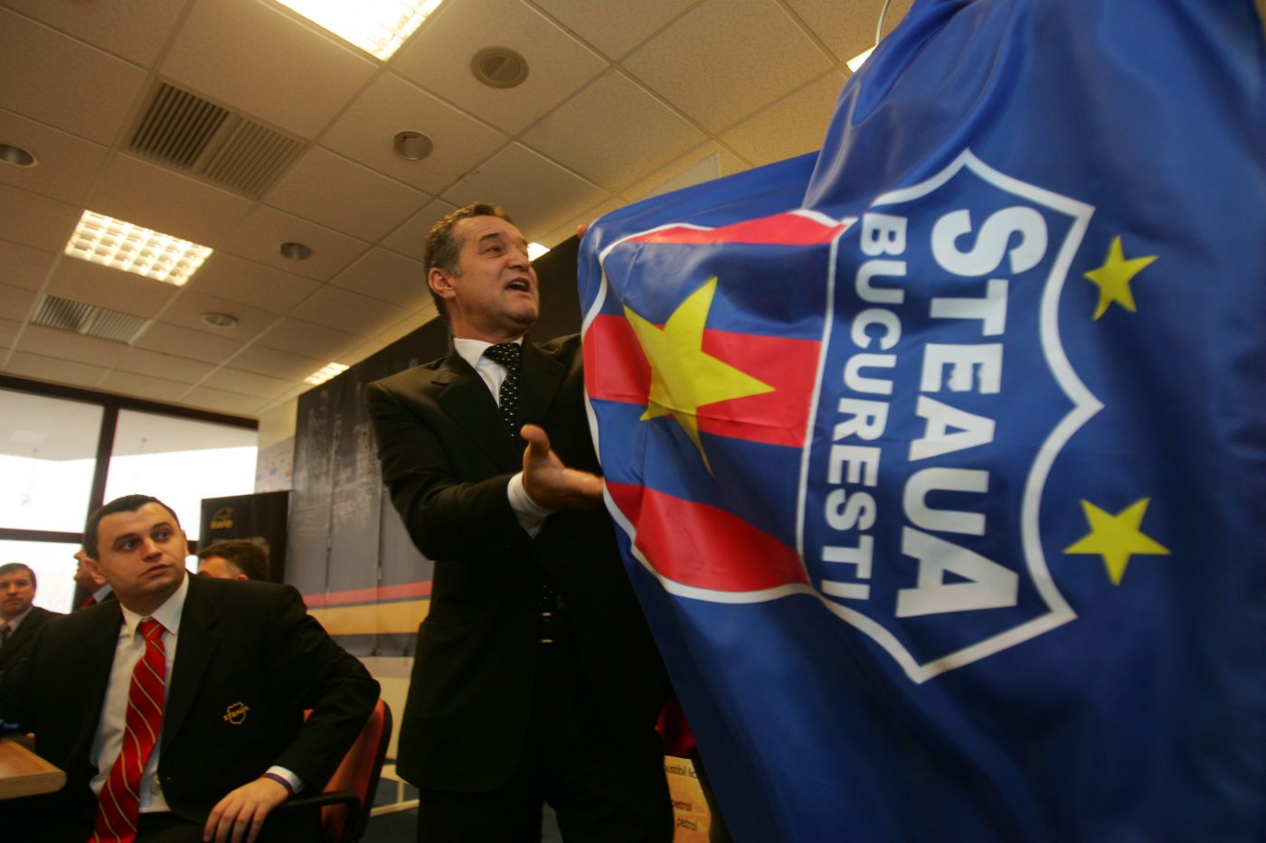 CSA Steaua a cerut dezafilierea FCSB și excluderea echipei lui Gigi Becali din cupele europene, iar președintele FRF a rezolvat problema în câteva secunde! Răspunsul cu care Răzvan Burleanu le-a închis gura reprezentanților Armatei