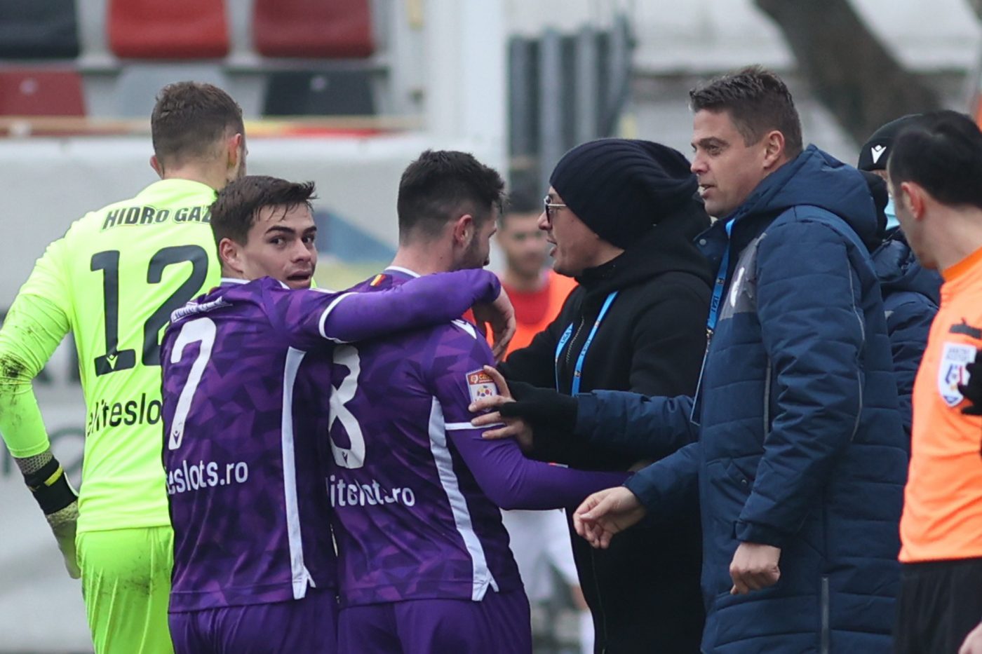 Mutare surpriză la Rapid! Cine ar urma să fie antrenorul secund al lui Adrian Mutu, după ce suporterii „l-au dat afară” pe Edi Stăncioiu