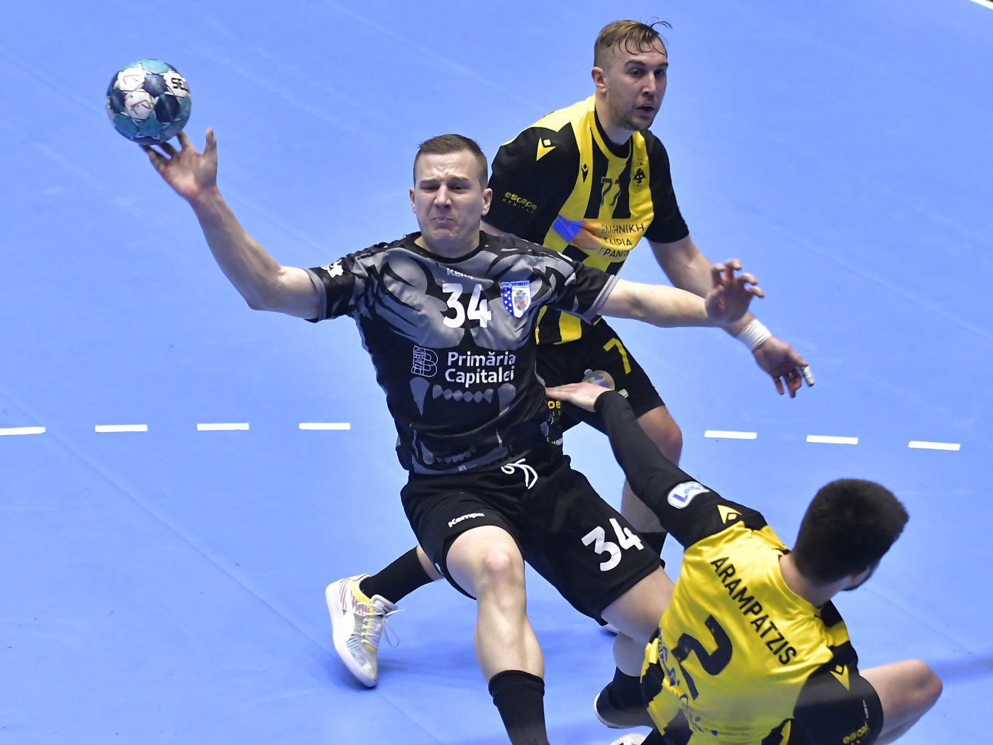CSM București a învins AEK Atena la 5 goluri diferență în Cupa EHF, în manșa tur din cadrul optimilor de finală