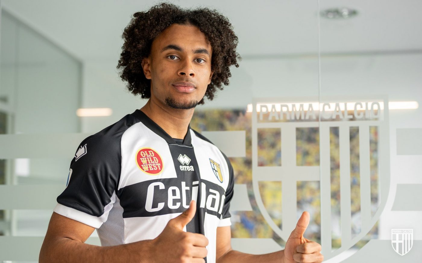 Concurență pentru Dennis Man! Parma a anunțat transferul starului Joshua Zirkzee, de la Bayern