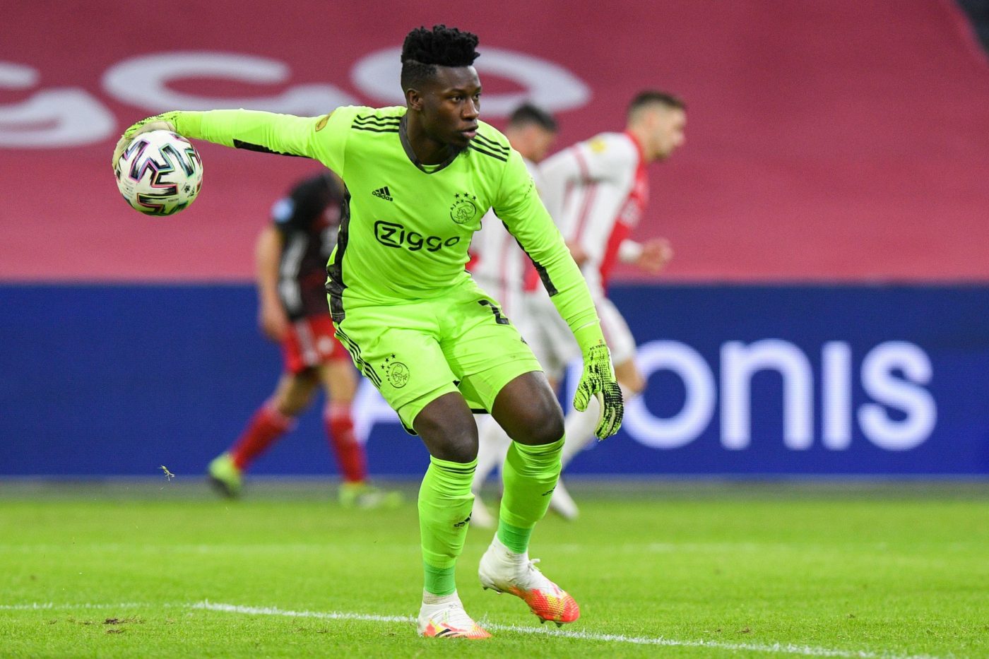 Cutremur la Ajax! Portarul Andre Onana a fost suspendat un an pentru dopaj. A luat medicamentul soției