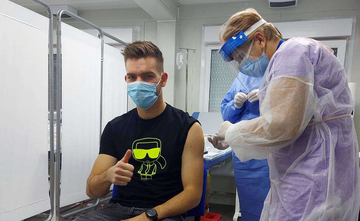 Denis Haruț și Nicolae Dică s-au vaccinat anti COVID-19! FRF a demarat o campanie în acest sens. Larisa Iordache a făcut și ea anunțul | FOTO